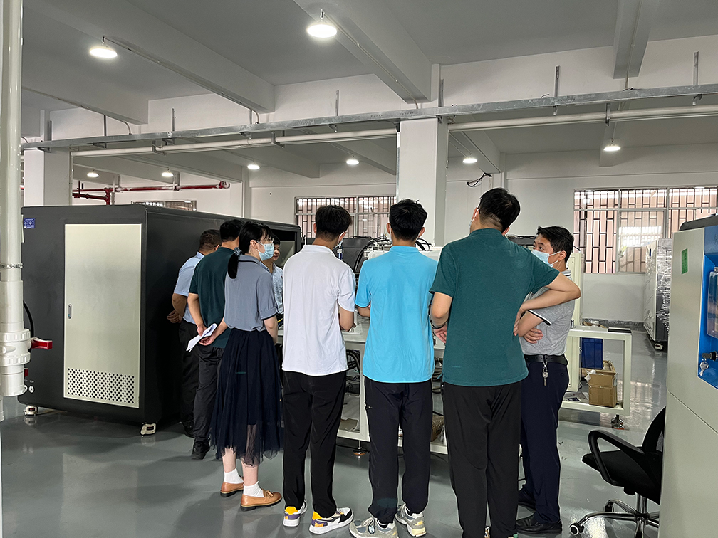 1-230311103Q54L.jpg