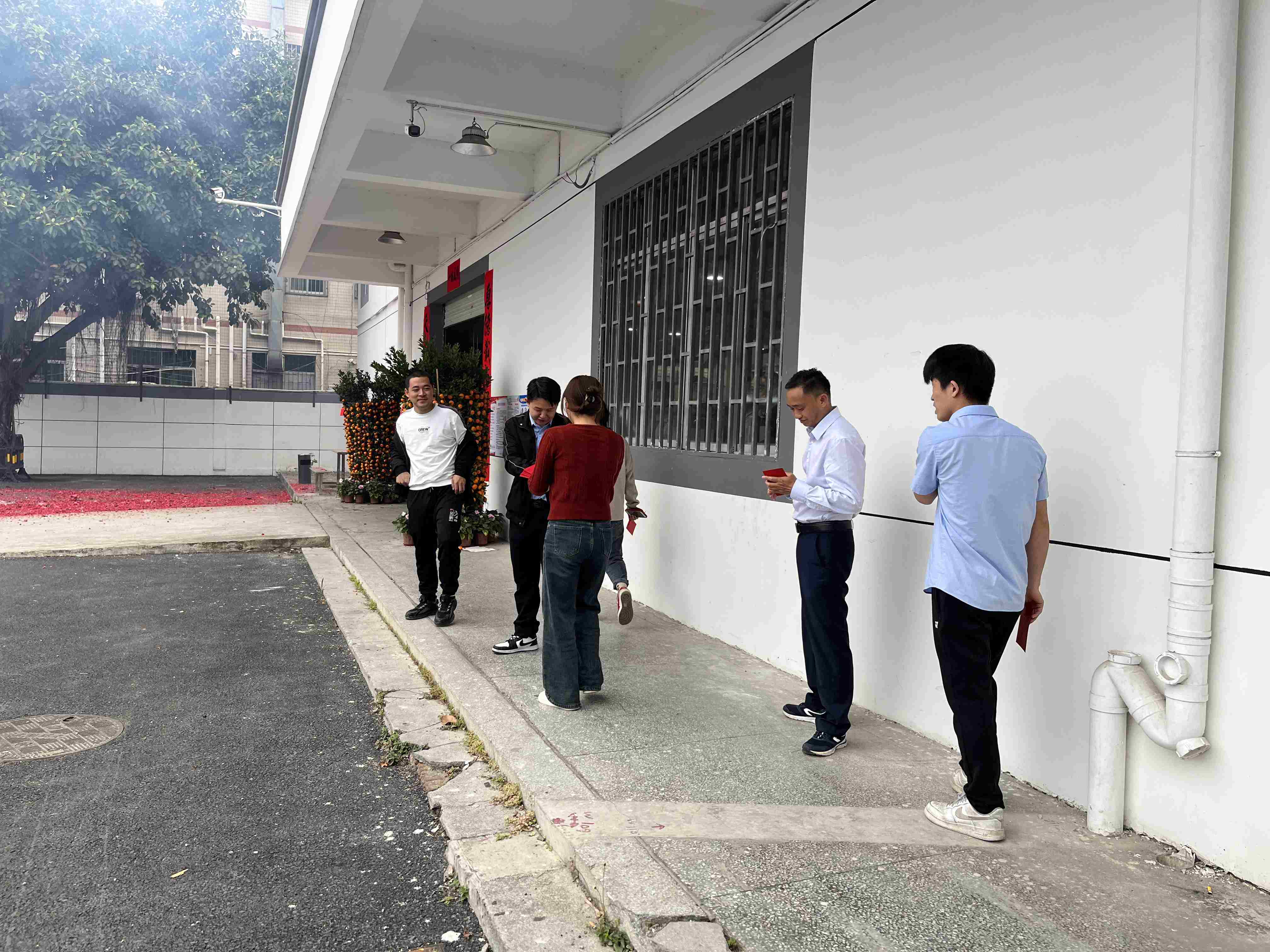 开工大吉，万斯得齐聚一堂观赏礼炮(图3)